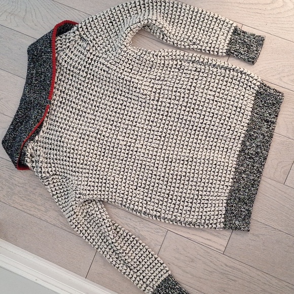 Cardigan size small - Picture 2 of 2